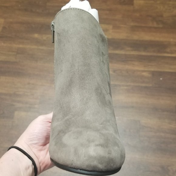 Women's Ankle Boots - Picture 8 of 9